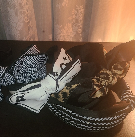 Stylish Black and White Hair Accessories Set - Picture 4 of 4